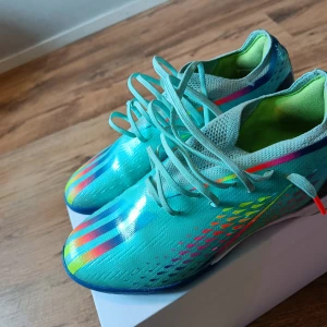 Innegymmpaskor  - Väldigt fina gympaskor  Ny sckik nästan aldrig använda  Ny pris 1399kr