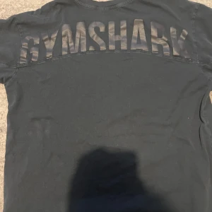 Gymshark( pump cover)  - Gymshark(pump cover) väldigt bra skick säler pga använder aldrig den. 