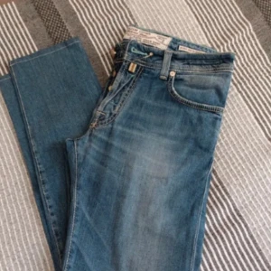 Jacob Cohen Jeans - Skick: 9/10 Storlek: 31 Skick: 9/10 Nypris: 7000-10000kr Vårt pris: 1199kr 