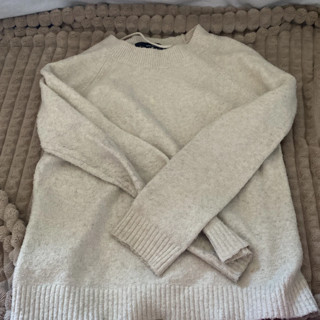 Beige stickad tröja från Vero Moda - 1