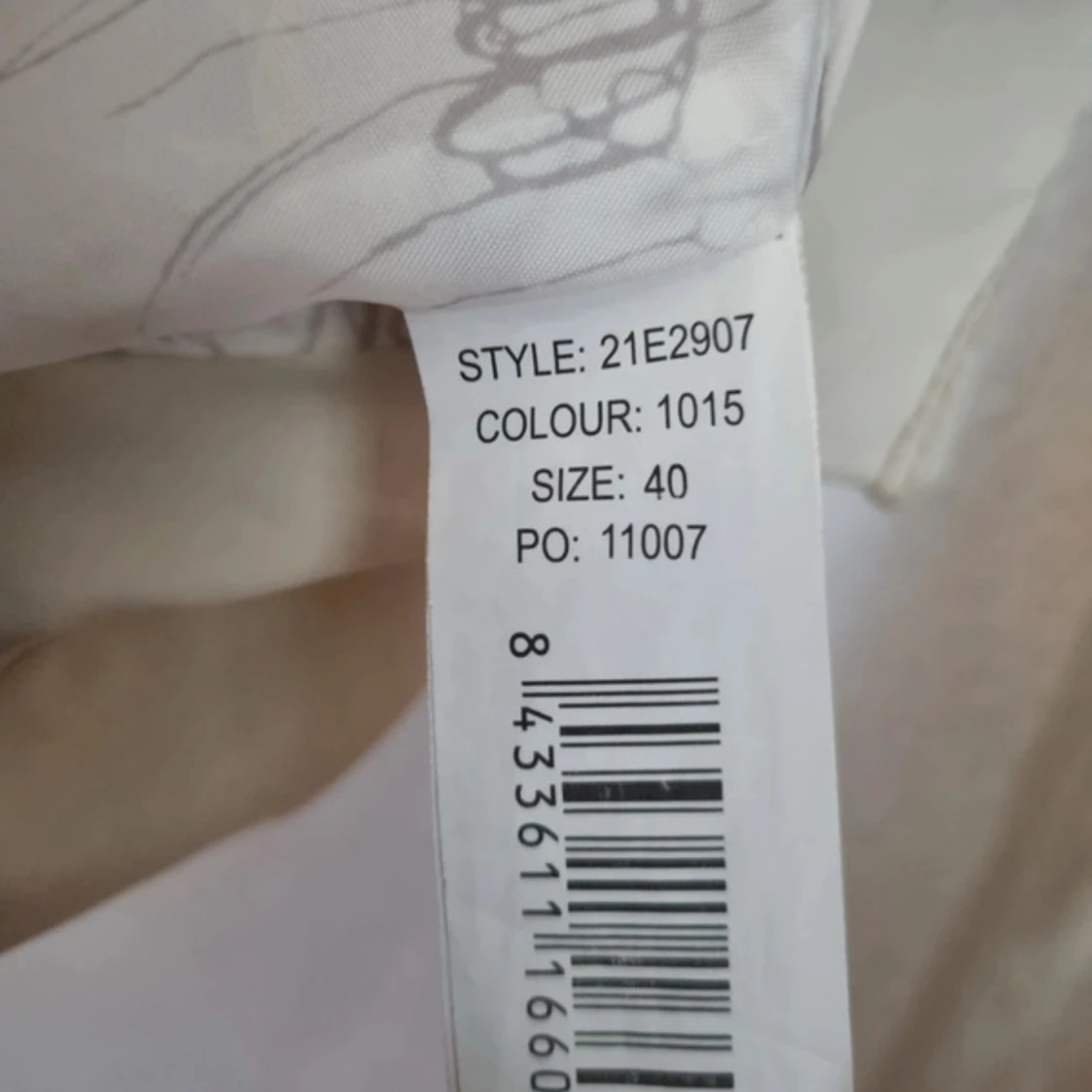 Desigusl beige/krämvit jacka - 93