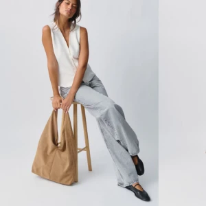 Väska i Mockaimitation - Väska i mockaimitation från Gina. Väskan är slutsåld på hemsidan. Använd en gång, så precis som ny💕