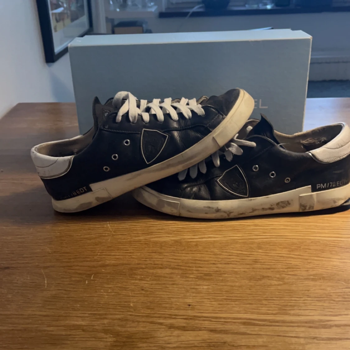 Svarta sneakers från Philippe Model