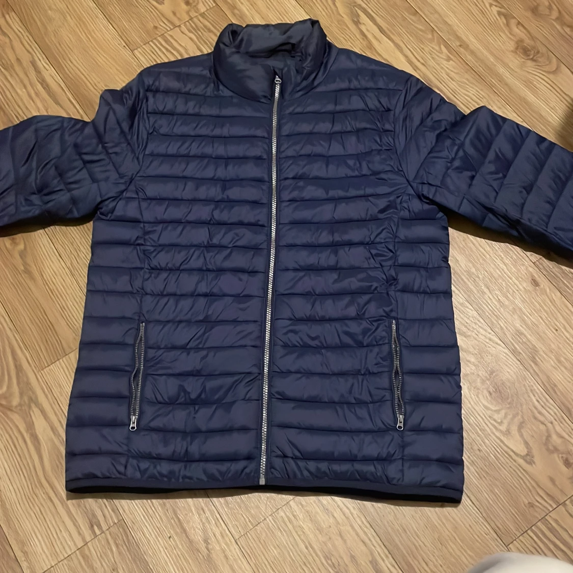 Mörkblå pufferjacka - 2