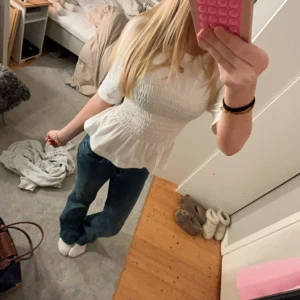 smockad topp  - säljer denna smockade topp från COS, köpt på plick sedan innan och säljer pga inte använt 🫰💓🥰