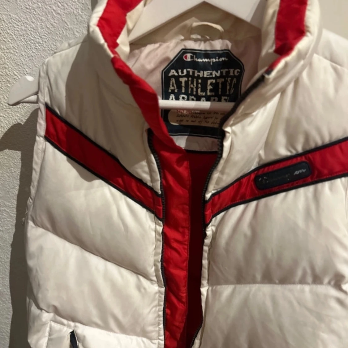 Vit och röd dunväst från Champion stl S - 1
