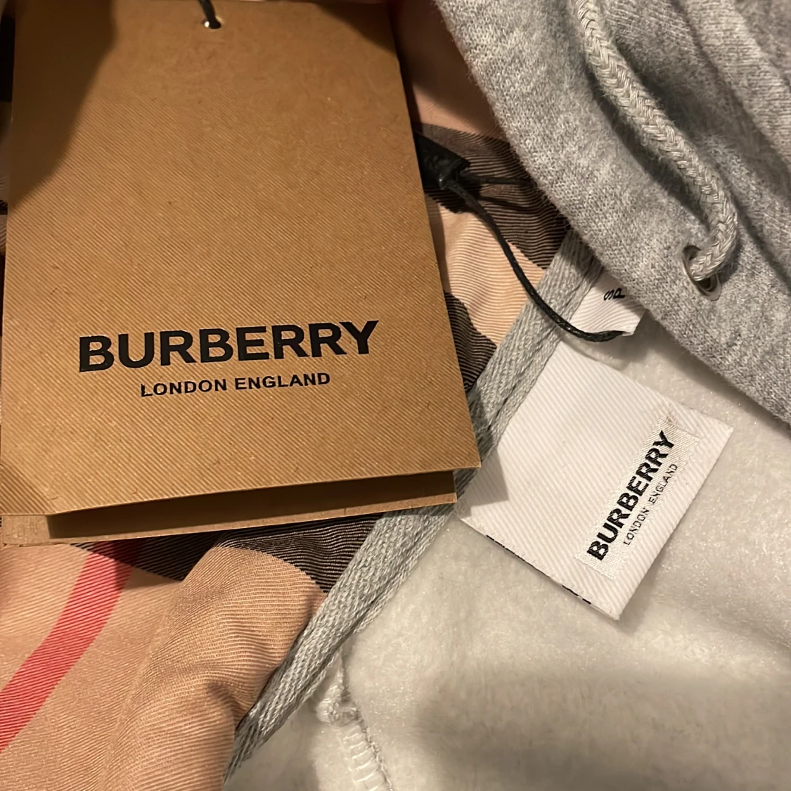 Grå hoodie från Burberry - 2