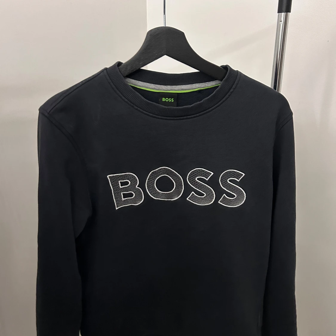 Svart och vit tröja från BOSS