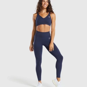  Gymshark Vital 2.0 Blåa - Snygga mörkblå leggings från Gymshark med hög midja och en tight passform. Perfekta för träning med sitt stretchiga och bekväma material. Diskret mönster och logotyp på benet ger en stilren look.
