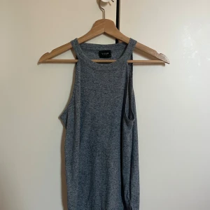 linnetopp  - Blå ribbad linnetopp från Vila. 