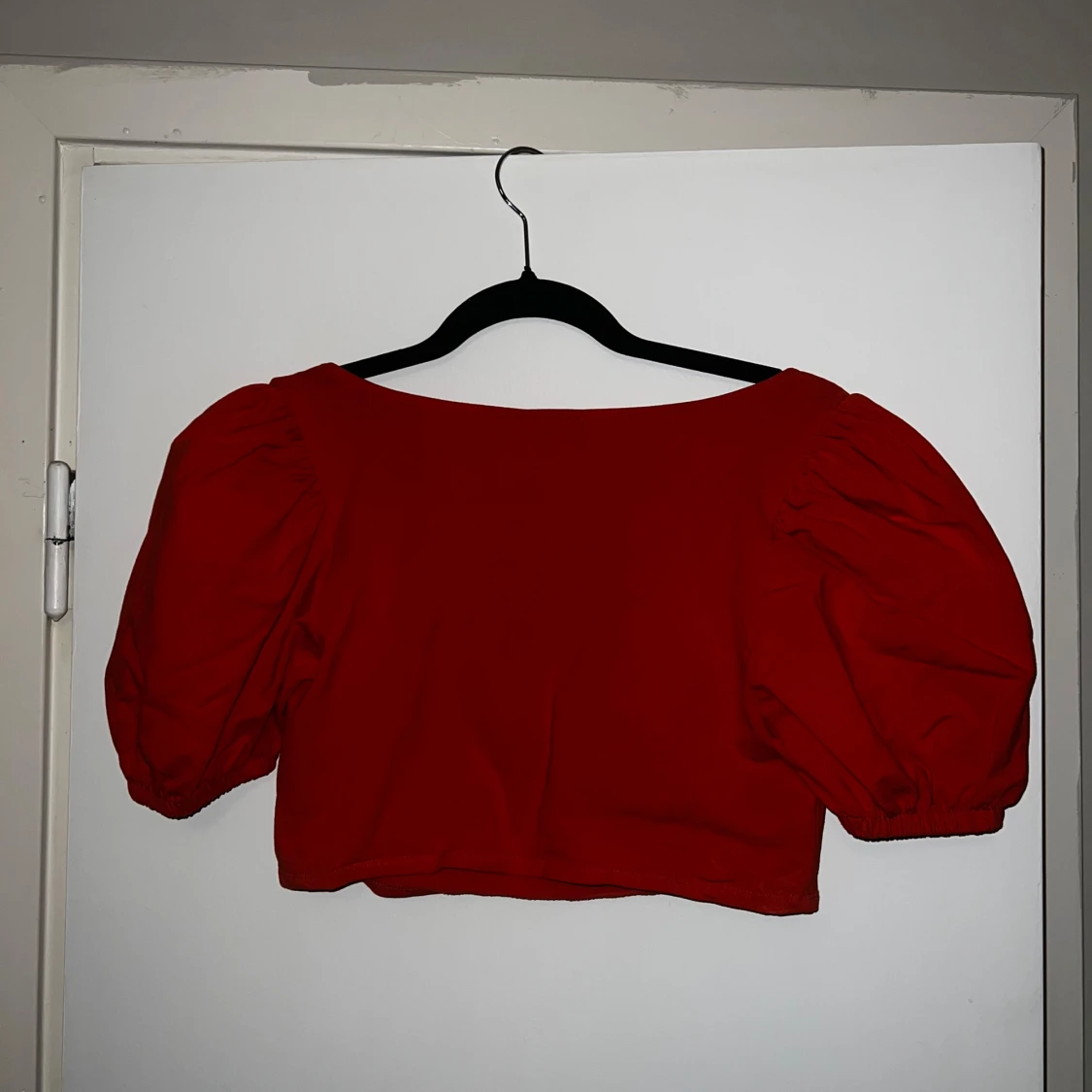 Orange croppad topp från Monki - 2