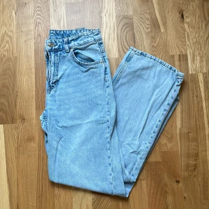 Blåa jeans  - Jeans men som är använda men i gott skick 