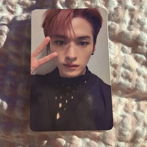 Stray Kids ODDINARY Photocard - Säljer eller byter Lee Know pc, söker Lee know (youth) eller Felix (unfair) eller nått annat fint pc. Hör av er om priset så kan vi bestämma det:)💗