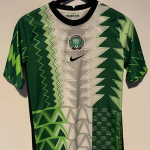 Fotbollströja  - Nigeria hemmatröja nästan ny