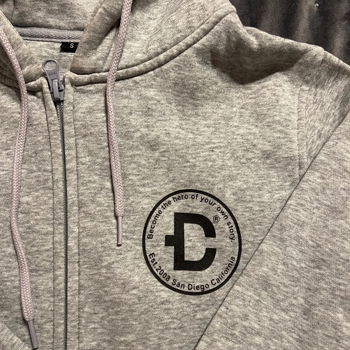 Grå hoodie från DirtCült - 2