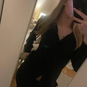 Skjorta - Säljer en skjorta från h&m som tyvärr inte används. Den har inga defekter men har använts fåtal gånger.