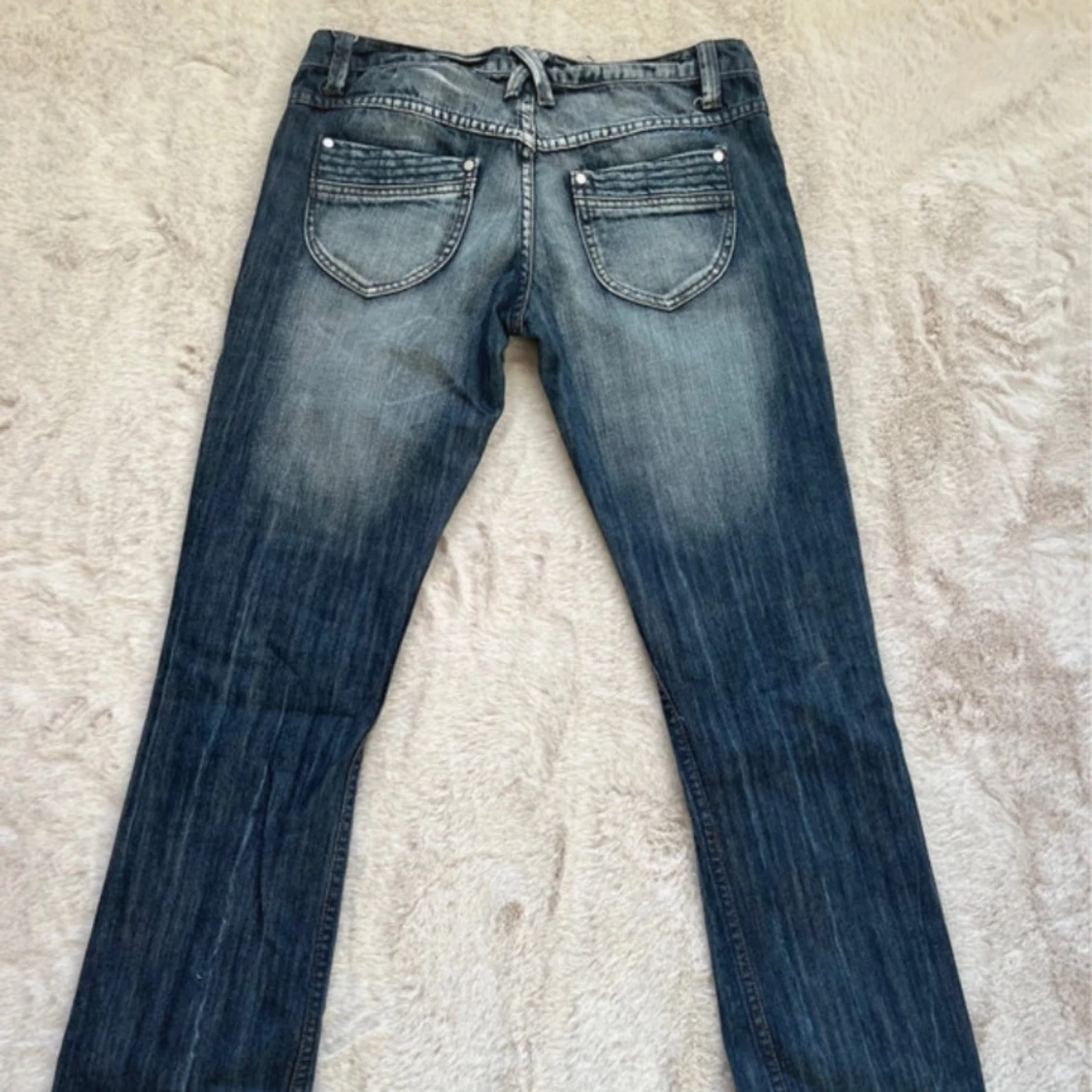 Mörkblå bootcut jeans med slitningar - 3