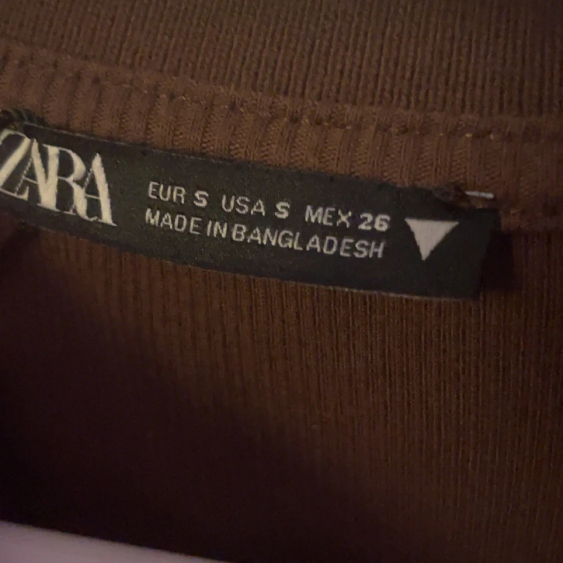 Brun croppad topp från Zara - 91