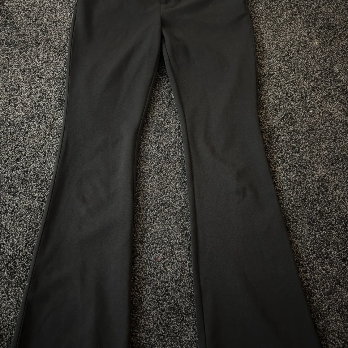 Svarta kostymbyxor från ONLY