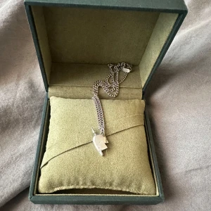 Maria nilsdotter halsband - Ursnyggt och poppis maria nilsdotter halsband! Använder ej längre längd 45!