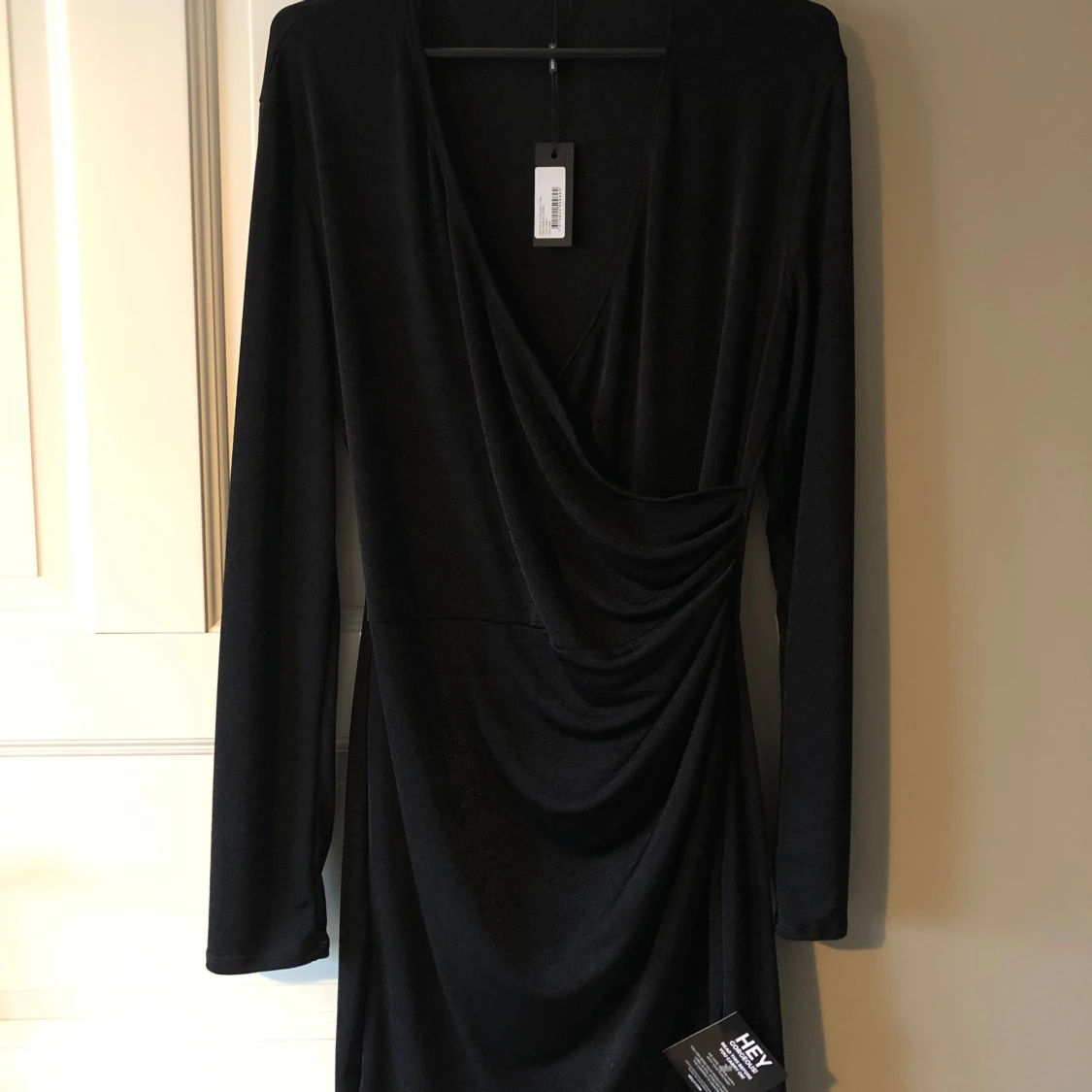 Svart omlottklänning från ICHI