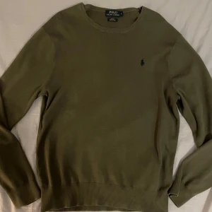 Ralph Lauren Tröja - Säljer en riktigt fet raffe tröja i storlek L(passar även M)🔥Tröjan är i väldigt fint skick, utan defekter! Hör av er vid funderingar/Karl👍