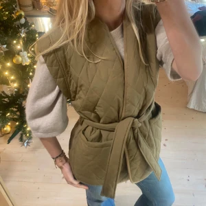 Jacka - Jacka / väst super fin kvalitet och väldigt trendig❤️❤️HELT ny, nypris 1100