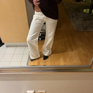 Vintage byxor - Ascoola vita byxor från ett märke jag inte vet om, aldrig använda typ🥰funkar på xs och s