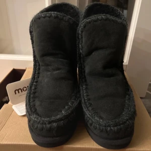 Svarta boots från Mou - Snygga svarta boots från Mou! Använda en gång🥰priset kan diskuteras vid snabb affär! Storlek 41, skriv vid frågor eller fler bilder 