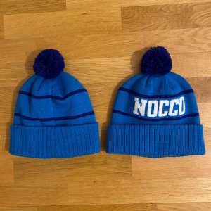 NOCCO Mössa - Säljer två exklusiva blå Nocco mössor som inte finns till försäljning i butik. Helt nya och oanvända. Frågor välkomnas!                                     Pris: 1 mössa: 600kr 2 mössor: 1000kr