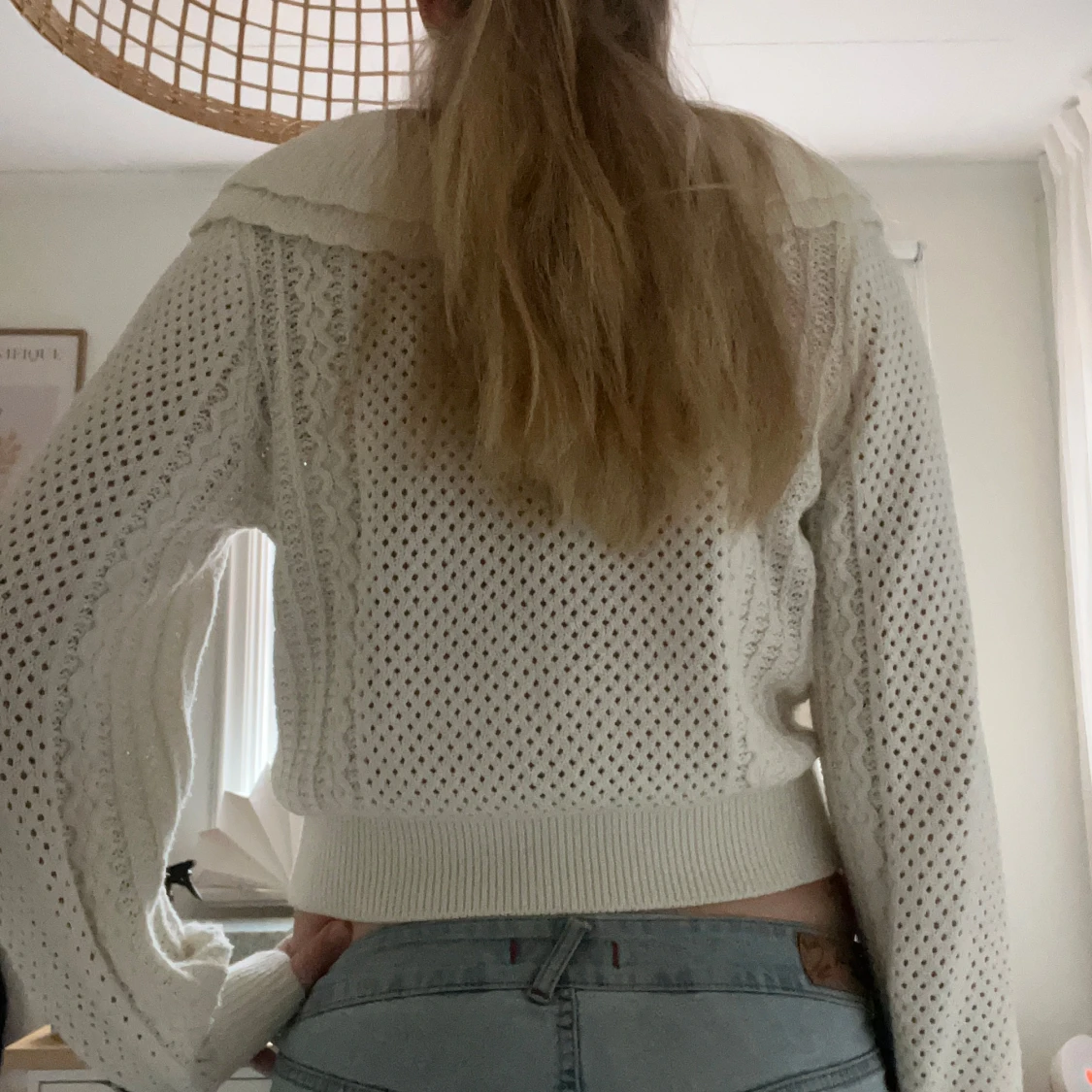 Vit stickad kofta med krage - 91