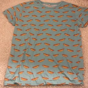 Biltema körv T-shirt  - Säljer en Biltema T-shirt, den är i bra skick och går att använda både att gå ut med och även en pyjamas. 💕💕