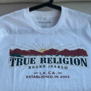 Snygg tischa från True Religion❤️ - Snygg vit t-shirt från True Religion. Helt ny med tag! 
