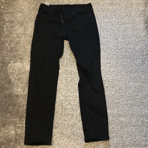 Svarta Levi's 511 jeans 32x32 - Använder inte längre, dom har inte används på flera år 