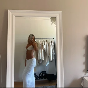 Sndys baha skirt  - Säljer min kjol från Sndys som inte kommer till användning! Köpt för cirka 550kr. Knappt använd! 2 första bilderna är mina egna 🫶🏼