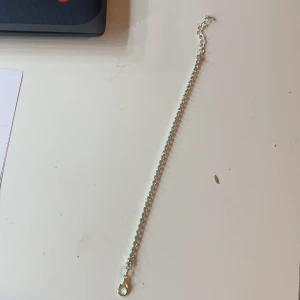 Silver diamant armband - Använder inte längre så vill bara få det sålt.