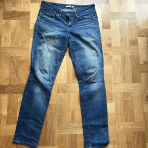 Levis jeans  - Säljer dessa snygga levis jeans! Märke: Levis Storlek: 28