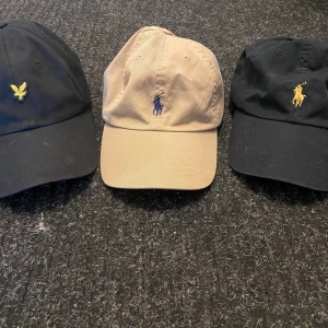 Snygga kepsar 🧢 - Säljer tre styck keps i nyskick!  Kom med bud😊👍🏾