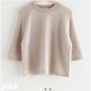 Other stories tröja - Säljer denna skit gulliga other stories tröjan i ljusrosa/beige färg. Säljer pga av att den aldrig kommer till användning längre❣️ Super bra skick!!