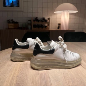 Alexander McQUEEN skor - Dessa skorna är i storlek 39, använt ett par fåtal gånger✨ 