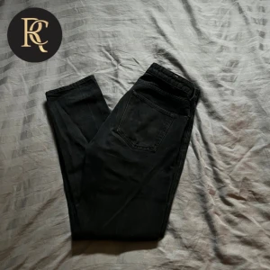 Jeans - Säljer dessa snygga jeans från KARVE i storlek W30 med ett suveränt skick! Hör av er för fler frågor!🤝