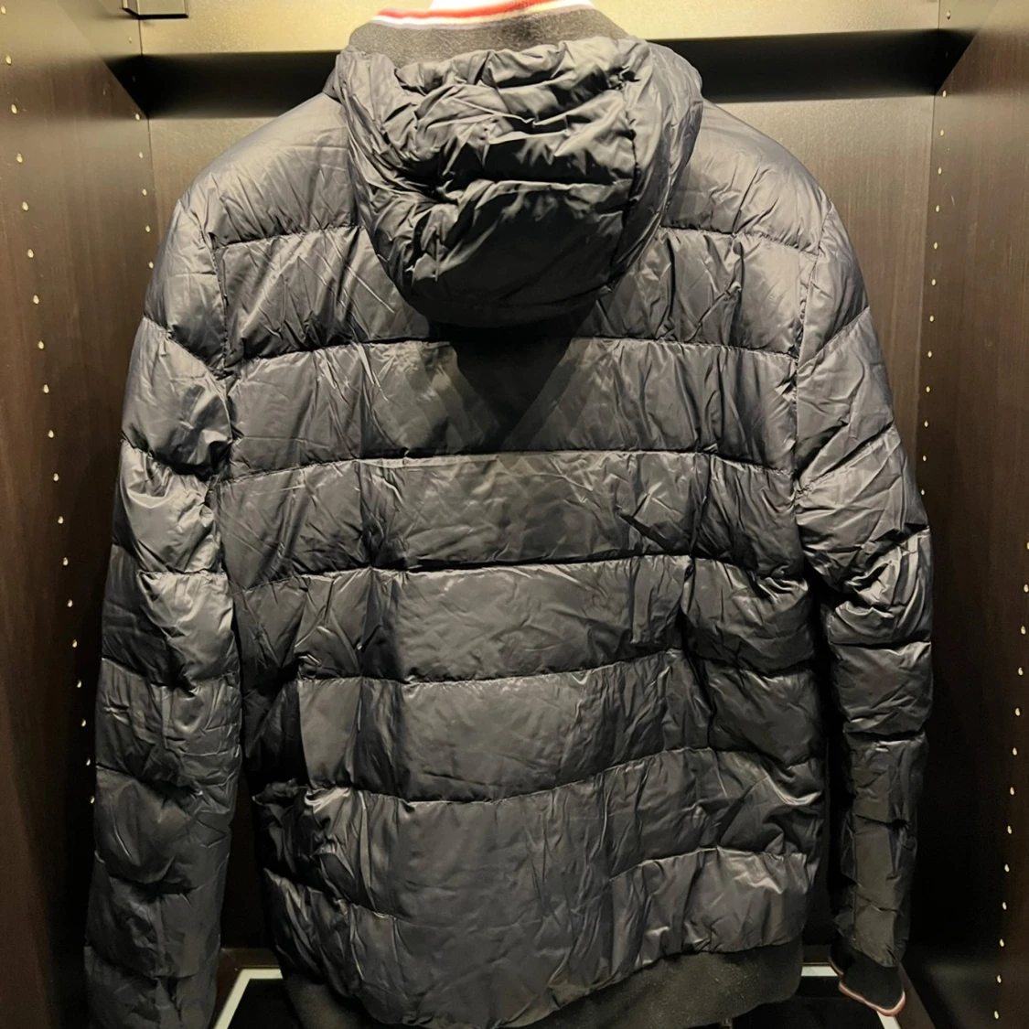 Svart dunjacka från Tommy Hilfiger - 91