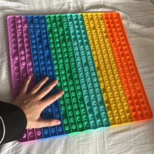 Mega pop it leksak - 40x40 pop it leksak fint skick utan defekter. Pris går att diskuteras💗