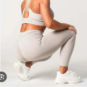 Relode prime scrunch - Bra skick! Grå/beige. Nypris 699, färgen finns ej att köpa längre