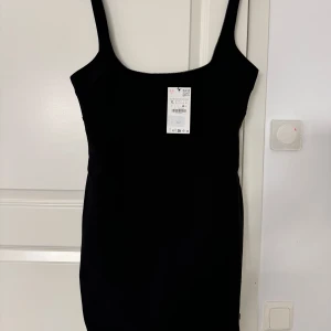 Kort linne klänning  - Storlek XL helt ny, prislapp på 