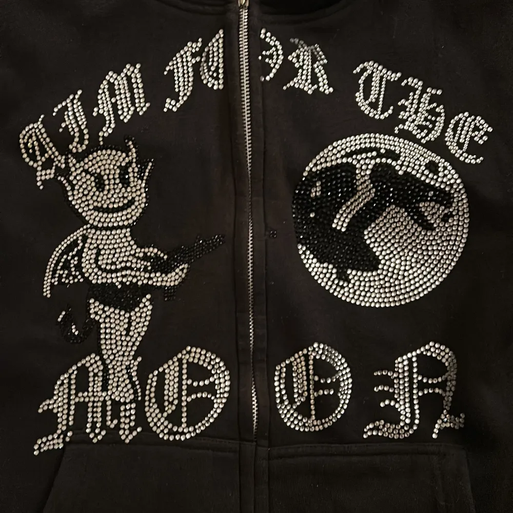 Riktigt cool Aim for the moon zip hoodie (rhinestone).. Hoodies.