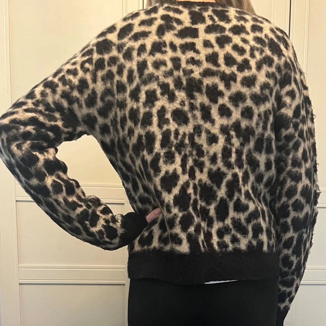 Leopard stickad tröja - 90