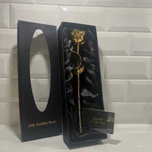 24k guld rose prydnad - Kommer ej till användning hos oss. 