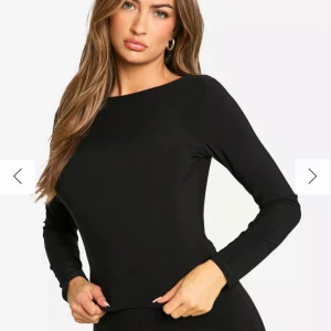 Vanlig Svart tröja - Storlek S men sitter som Xs. Helt ny endast provad. 