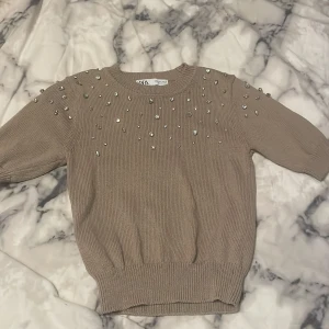 Tröja från Zara - Andvänt 1 gång, jättefin höst tröja. Kostade 150kr när jag köpte den